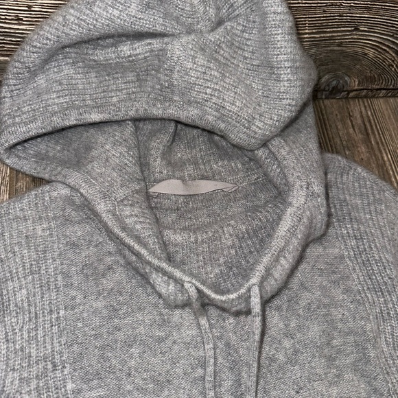 Athleta Cashmere Aurora Hooded Gray Long Sweater Tunic Kangaroo Pocket Medium - Picture 3 of 8
